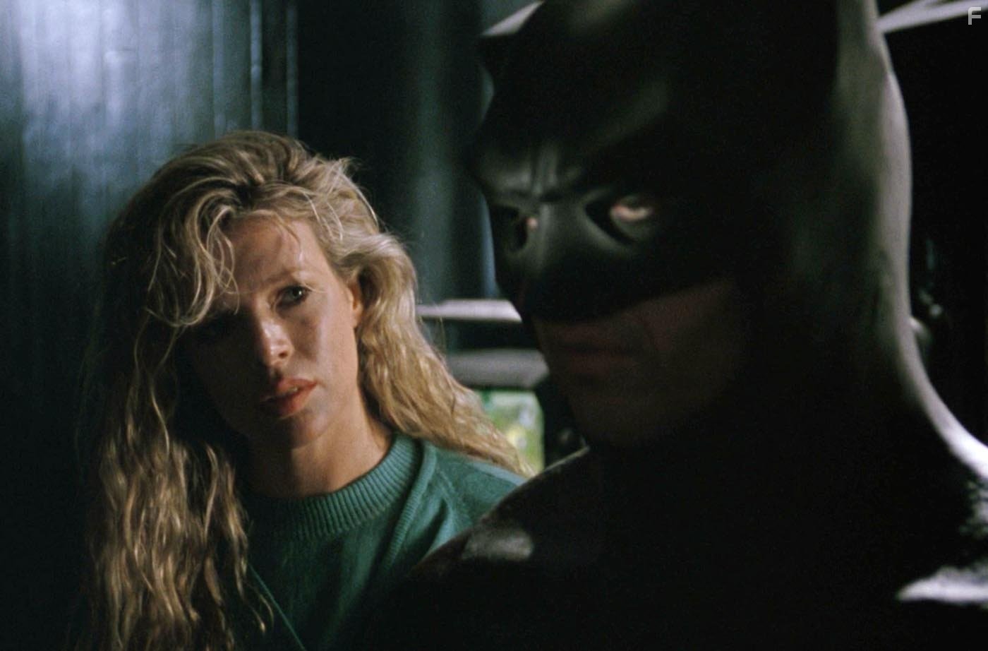Kim Basinger and Michael Keaton in Бэтмен (1989)