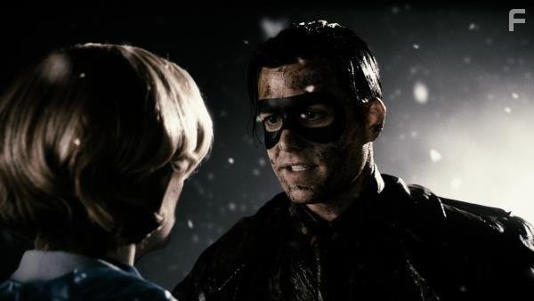 Sarah Paulson and Gabriel Macht in Мститель (2008)