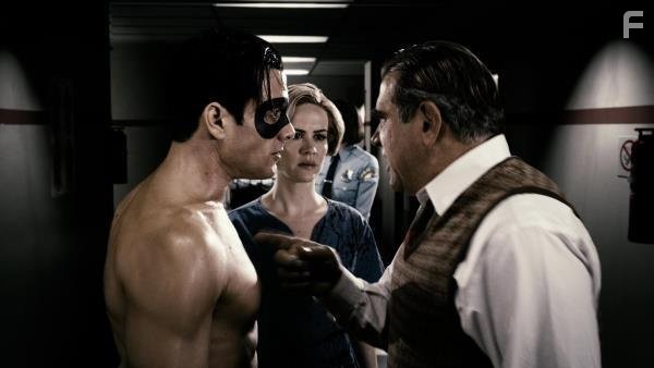 Sarah Paulson, Dan Lauria, and Gabriel Macht in Мститель (2008)