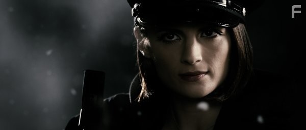 Stana Katic in Мститель (2008)