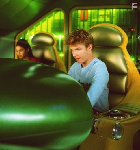 Brady Corbet and Vanessa Hudgens in Предвестники бури (2004)