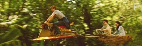 Soren Fulton, Brady Corbet, and Vanessa Hudgens in Предвестники бури (2004)