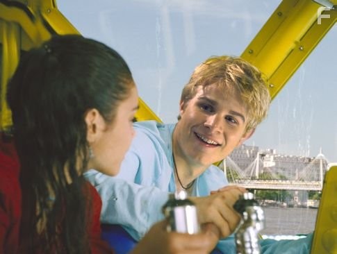 Brady Corbet and Vanessa Hudgens in Предвестники бури (2004)