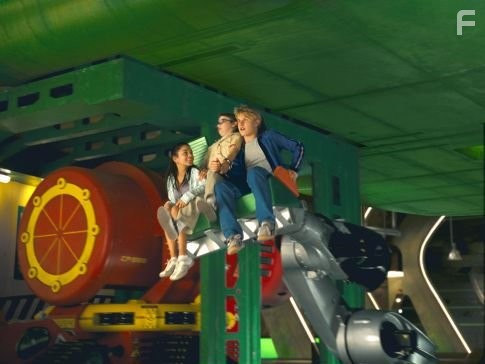 Soren Fulton, Brady Corbet, and Vanessa Hudgens in Предвестники бури (2004)