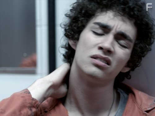 Robert Sheehan in Плохие (2009)