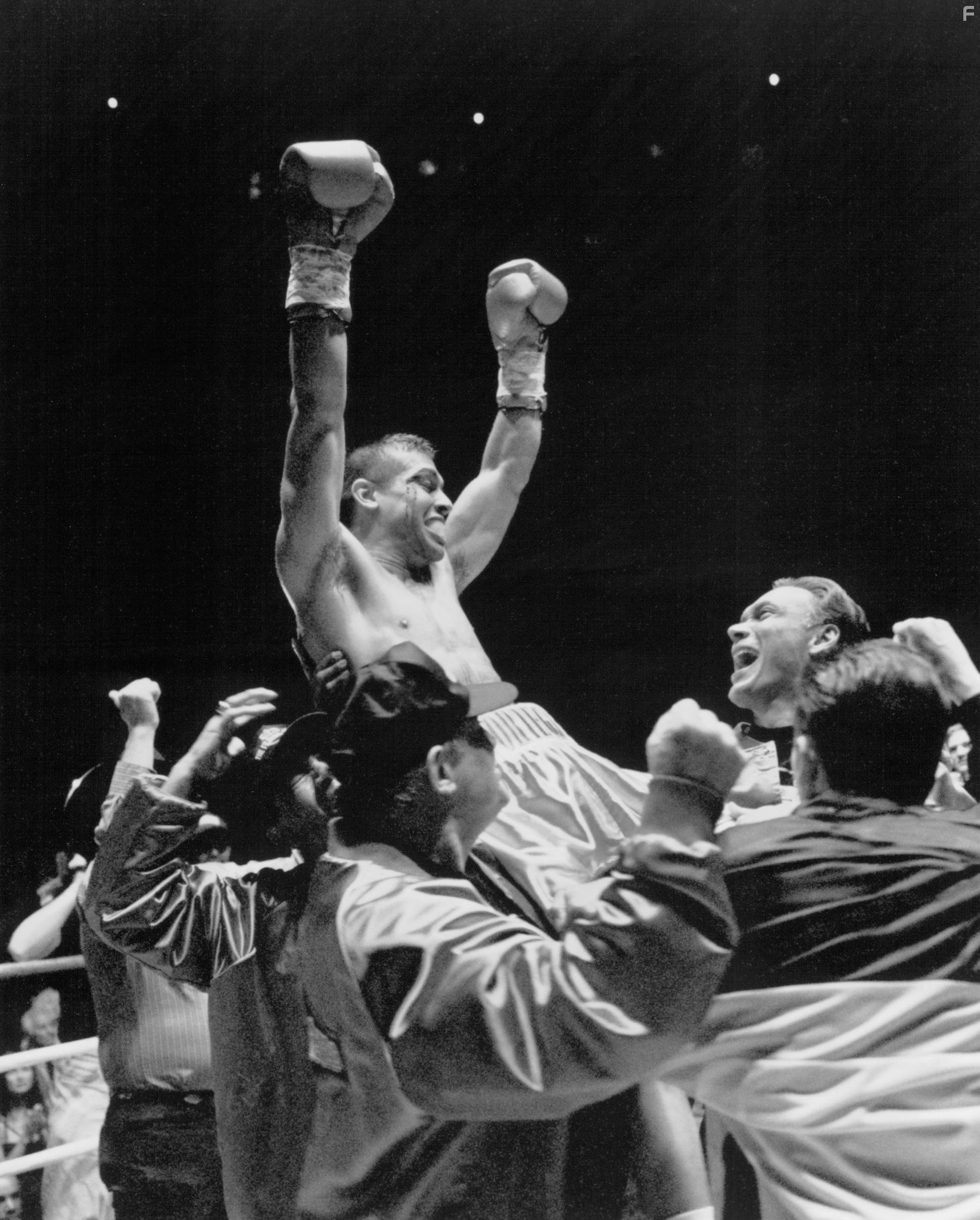 Jimmy Smits and Jon Seda in Price of Glory (2000)