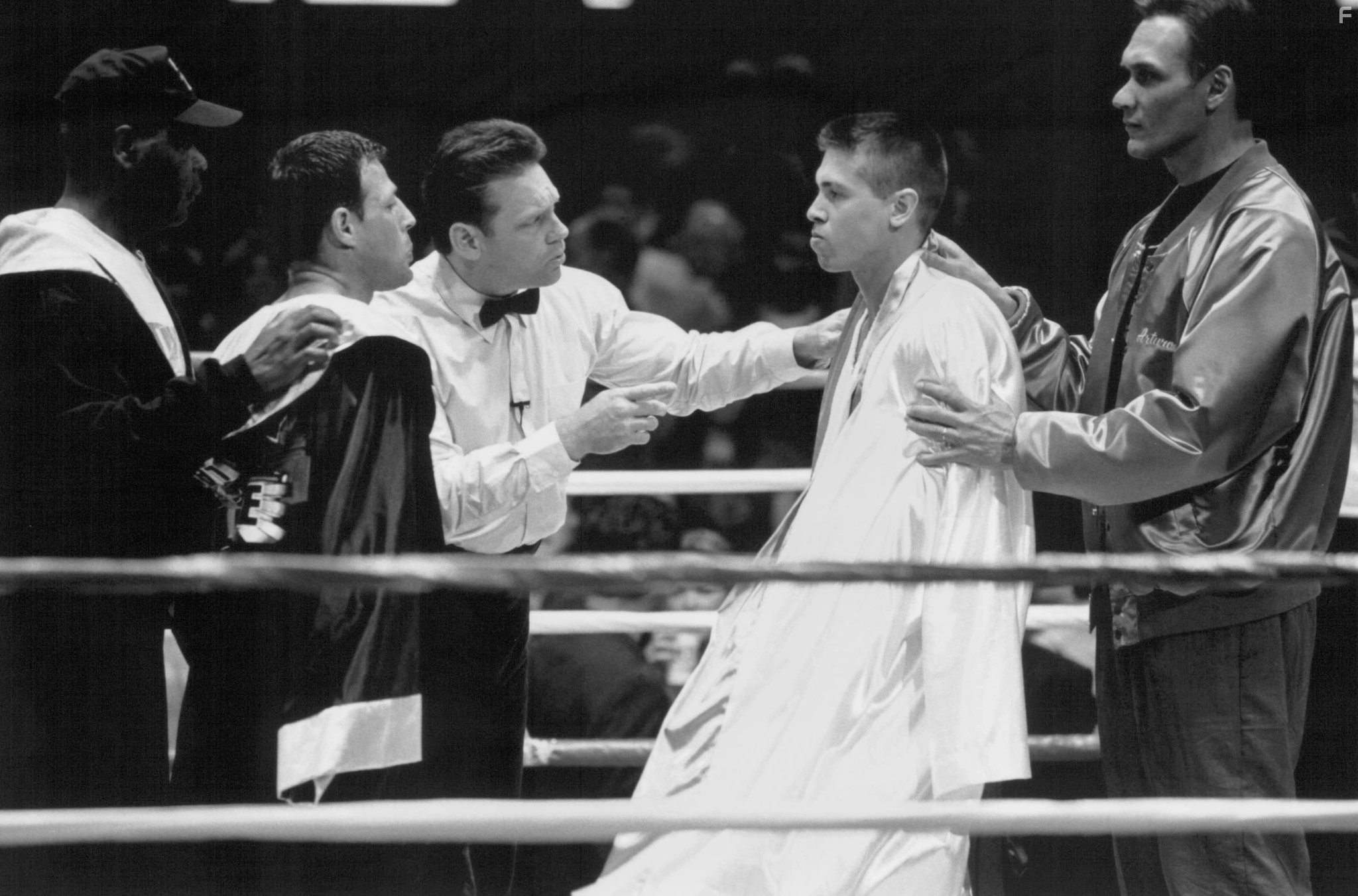 Jimmy Smits and Jon Seda in Price of Glory (2000)