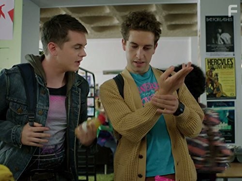 Молодая мамаша (2012)