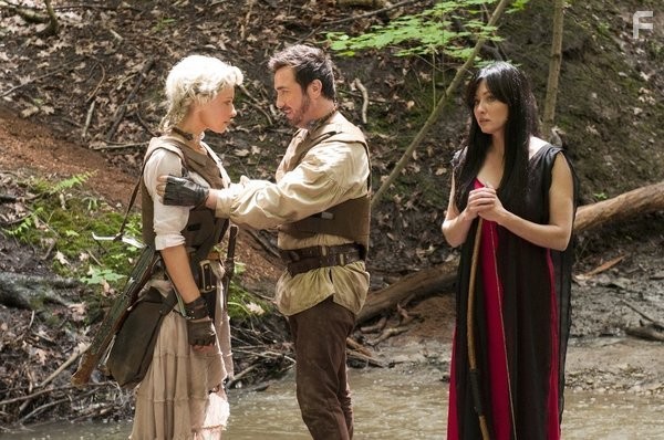 Shannen Doherty, Paul McGillion, and Emilie Ullerup in Witchslayer Gretl (2012)