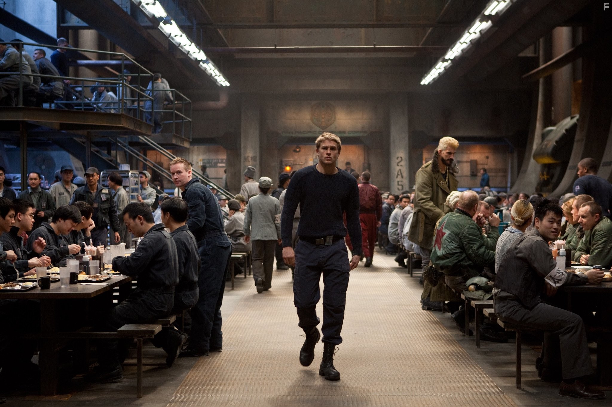 Charlie Hunnam in Тихоокеанский рубеж (2013)
