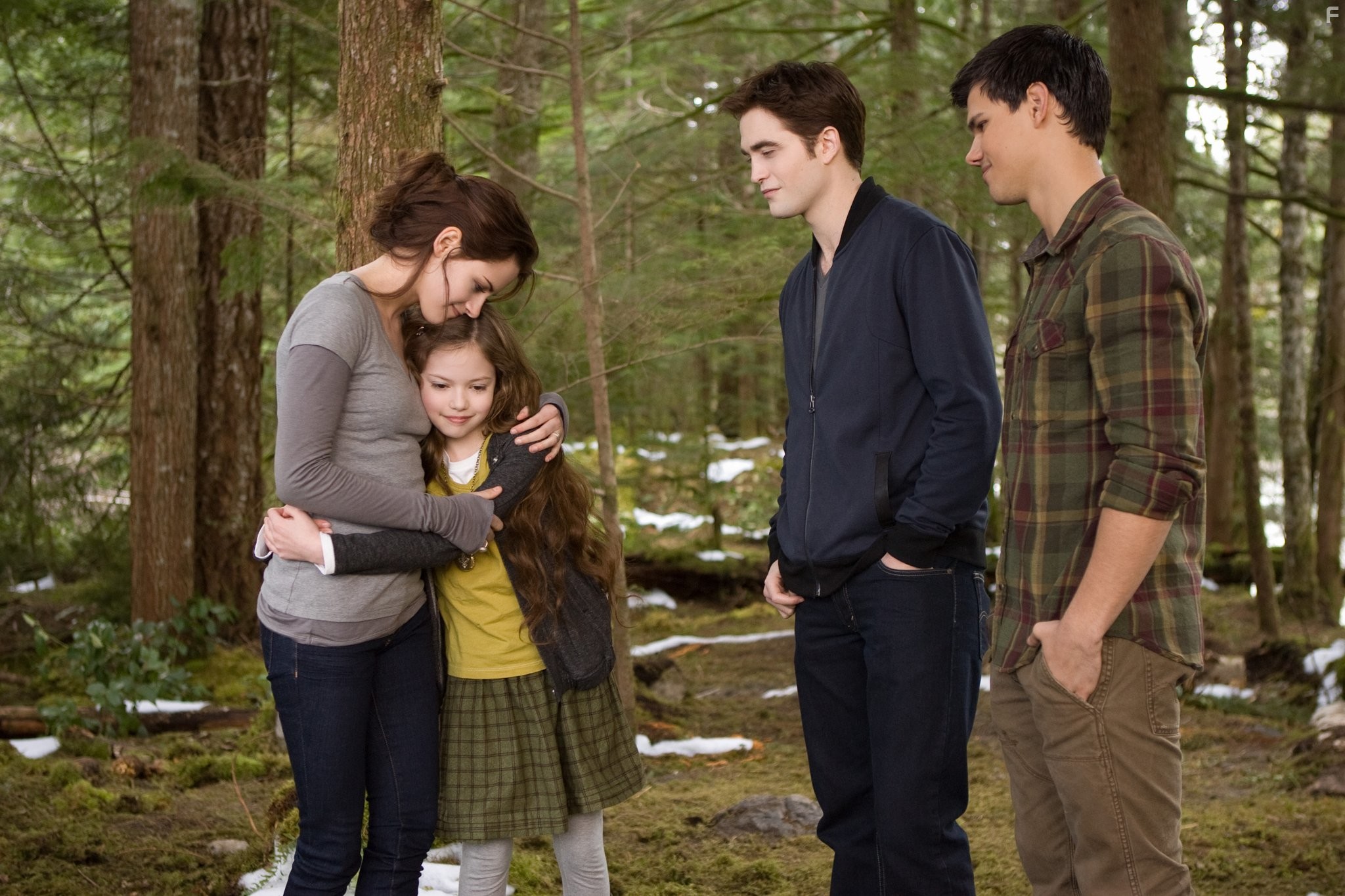 Kristen Stewart, Taylor Lautner, Robert Pattinson, and Mackenzie Foy in Сумерки. Сага. Рассвет: Часть 2 (2012)