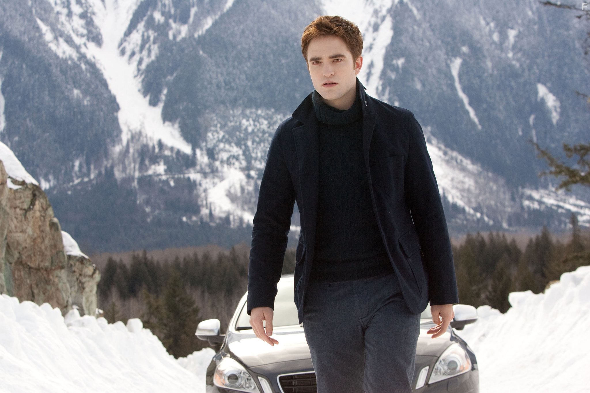 Robert Pattinson in Сумерки. Сага. Рассвет: Часть 2 (2012)