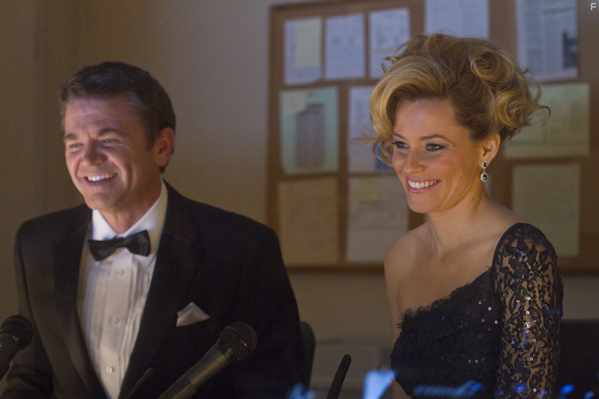 Elizabeth Banks and John Michael Higgins in Идеальный голос (2012)