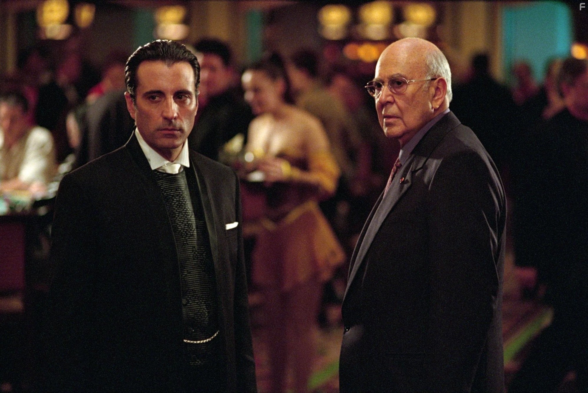 Andy Garcia and Carl Reiner in Одиннадцать друзей Оушена (2001)
