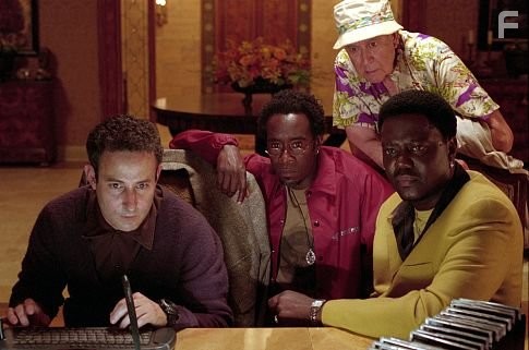 Don Cheadle, Bernie Mac, Carl Reiner, and Eddie Jemison in Одиннадцать друзей Оушена (2001)