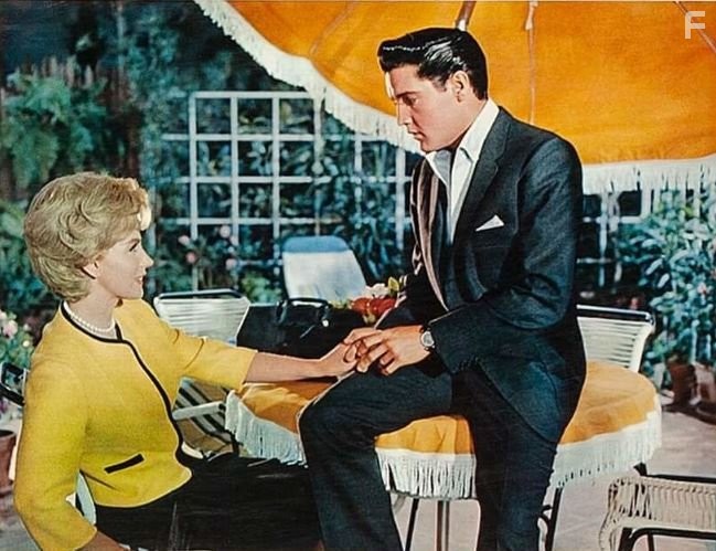 Elvis Presley and Joan O'Brien in Это случилось на Всемирной ярмарке (1963)