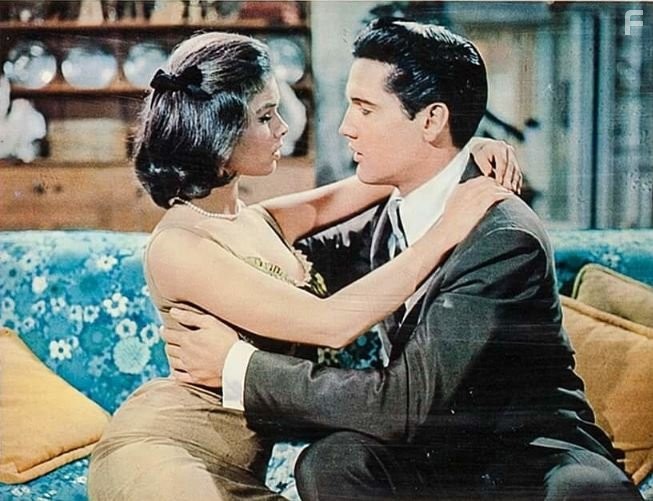 Elvis Presley and Yvonne Craig in Это случилось на Всемирной ярмарке (1963)