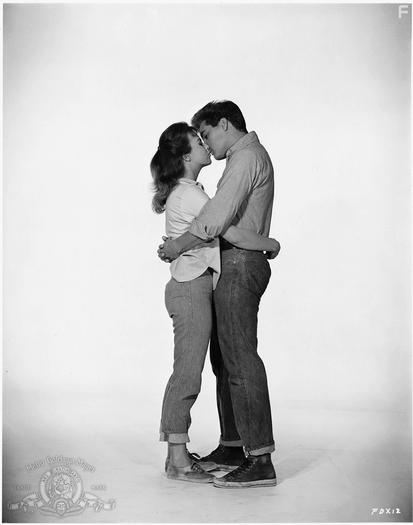 Elvis Presley and Anne Helm in Следуй за мечтой (1962)