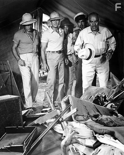 John Agar, John Bromfield, and Nestor Paiva in Месть твари (1955)