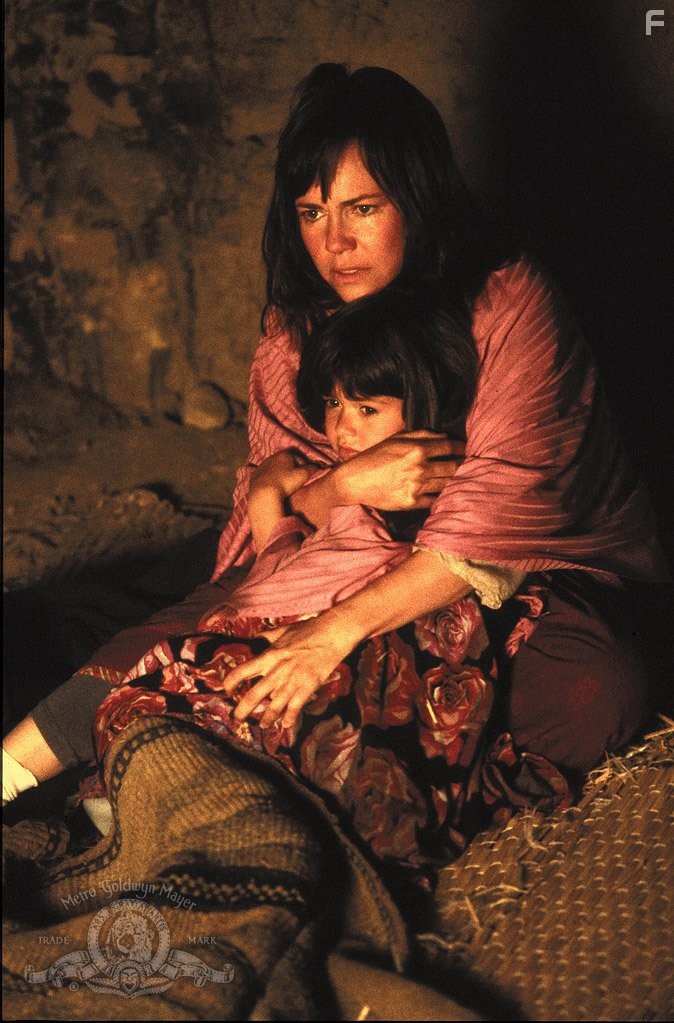 Sally Field and Sheila Rosenthal in Только не без моей дочери (1991)