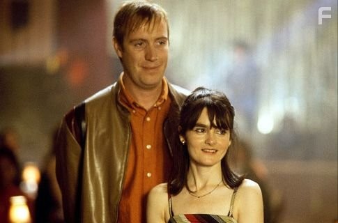 Shirley Henderson and Rhys Ifans in Однажды в Средней Англии (2002)