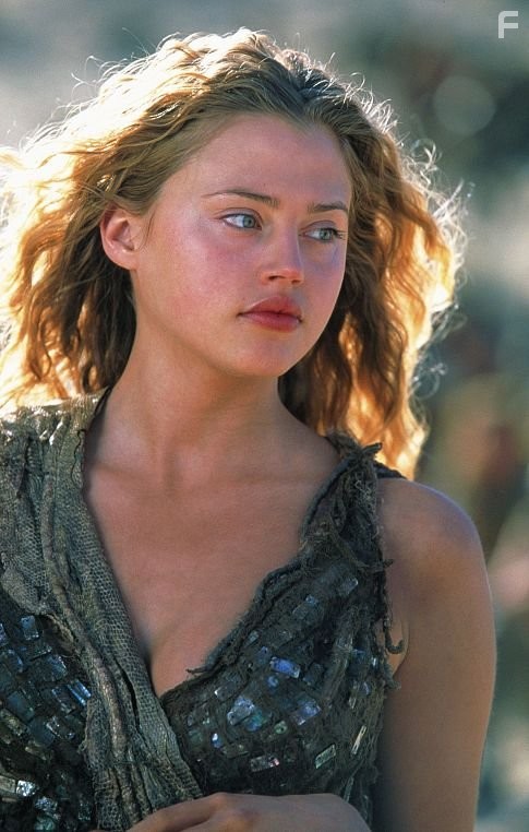 Estella Warren in Планета обезьян (2001)