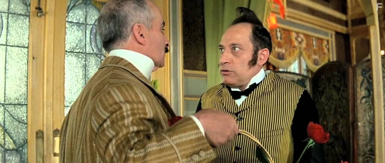 Louis de Fun?s and Paul Pr?boist in Замороженный (1969)