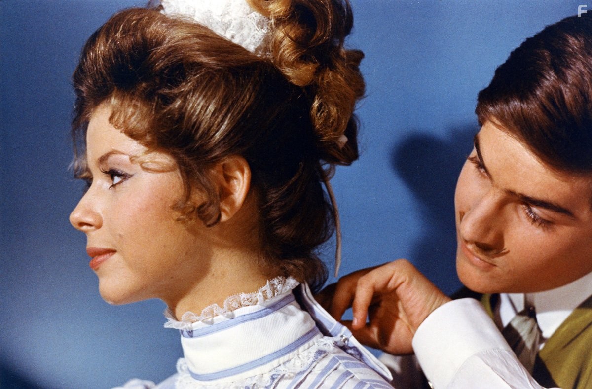 Olivier De Fun?s and Martine Kelly in Замороженный (1969)