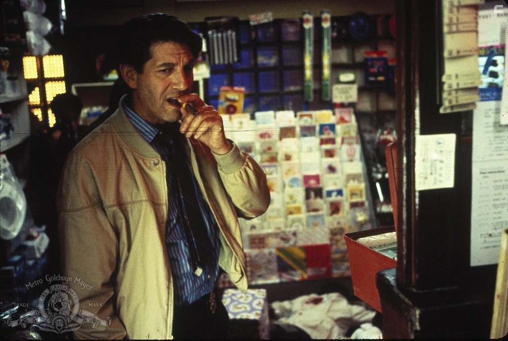 Peter Coyote in Незабываемое (1996)