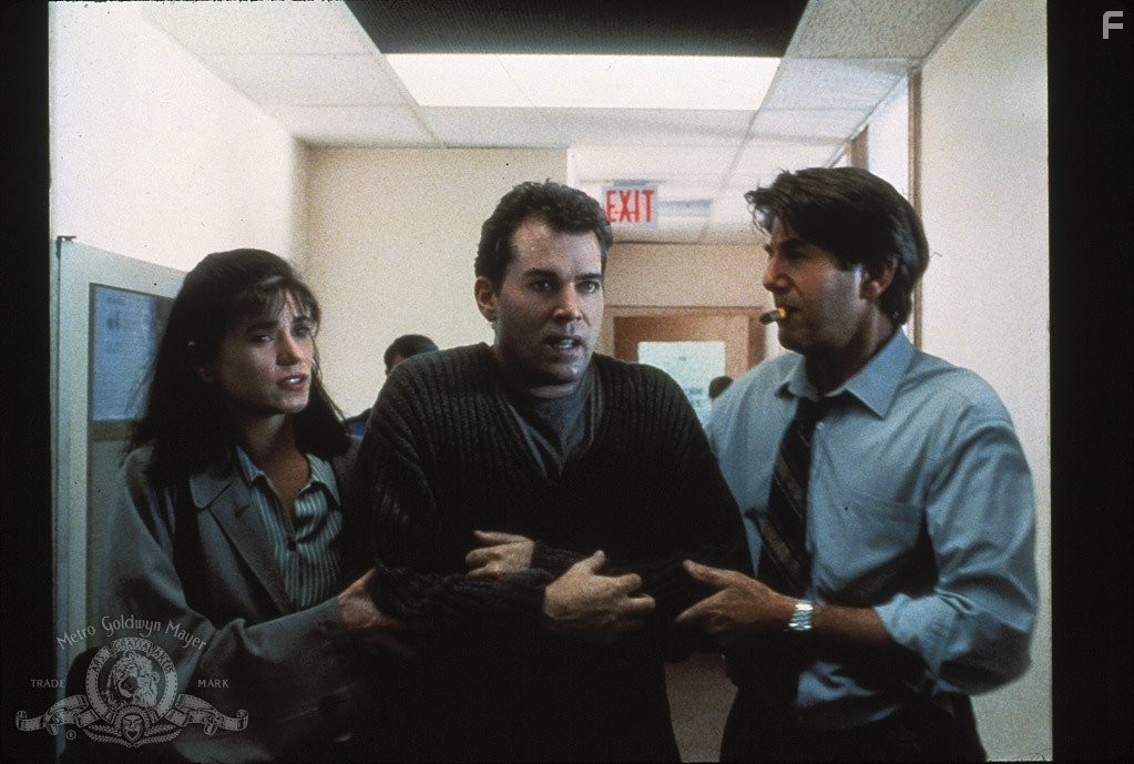 Linda Fiorentino, Ray Liotta, and Peter Coyote in Незабываемое (1996)