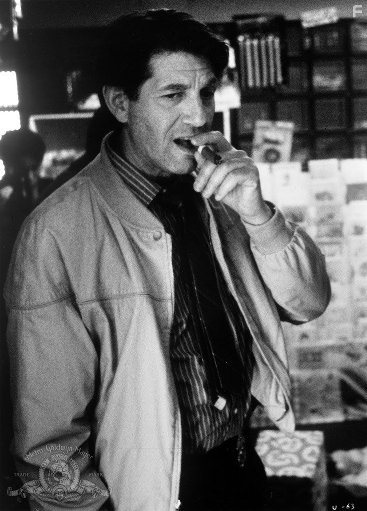 Peter Coyote in Незабываемое (1996)