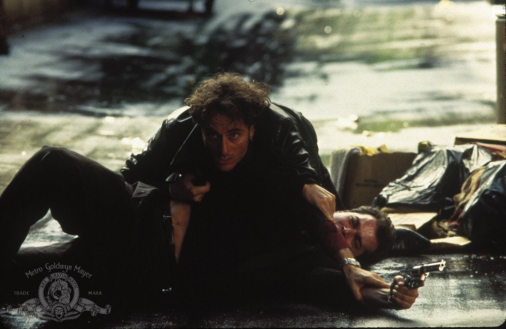 Ray Liotta and Kim Coates in Незабываемое (1996)