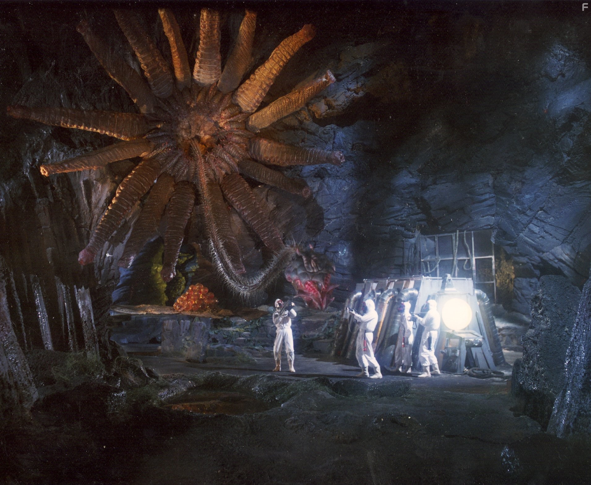 Salvador S?inz in The Rift (1990)