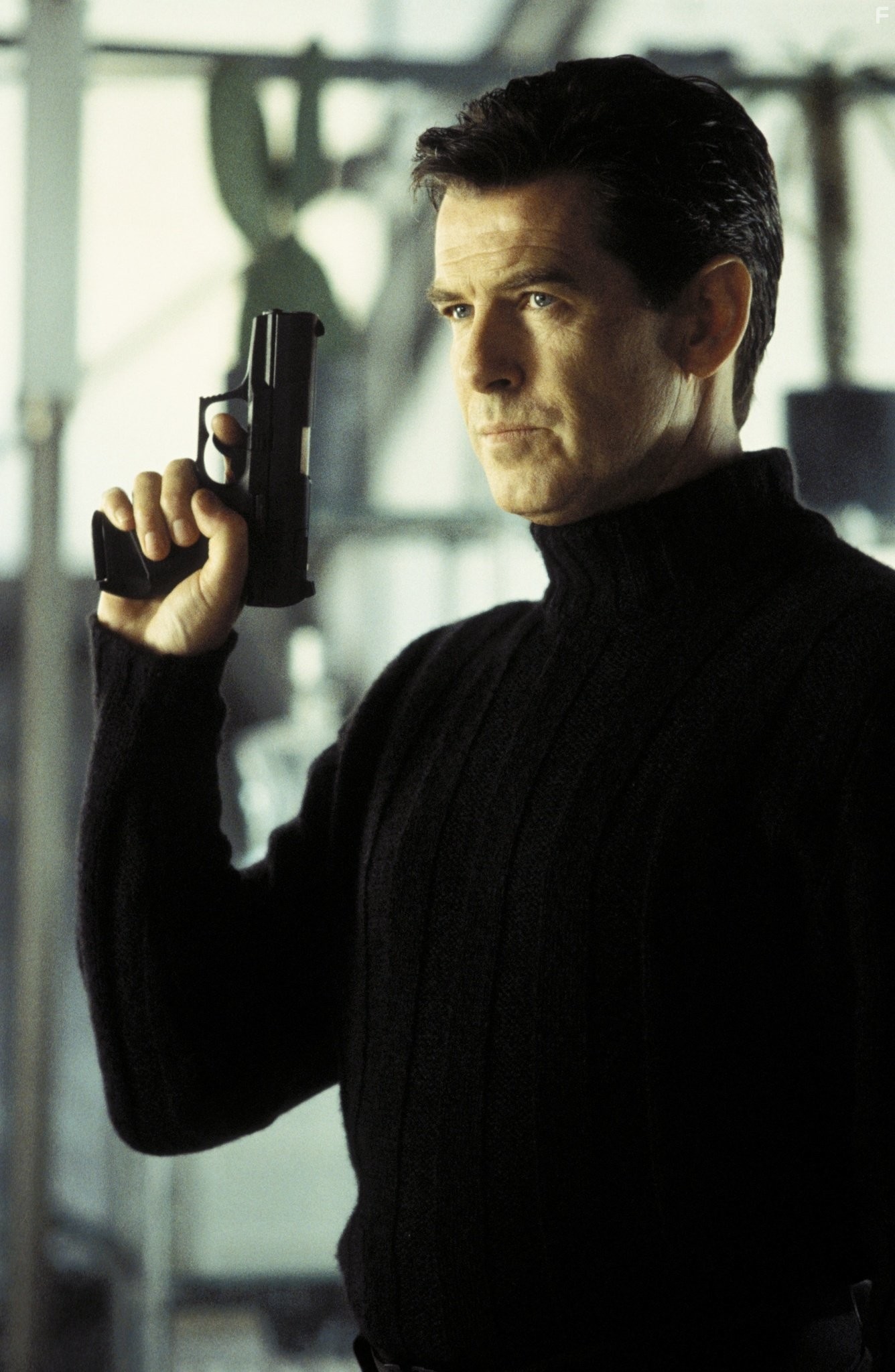 Pierce Brosnan in Умри, но не сейчас (2002)