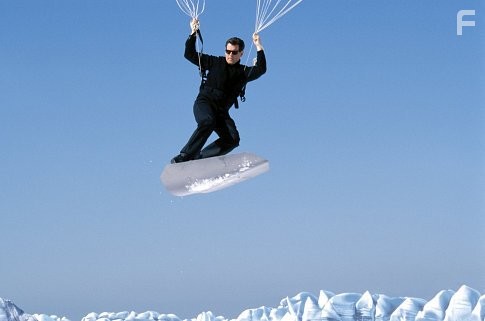 James Bond (PIERCE BROSNAN) makes a daring escape from a villain's deathtrap.