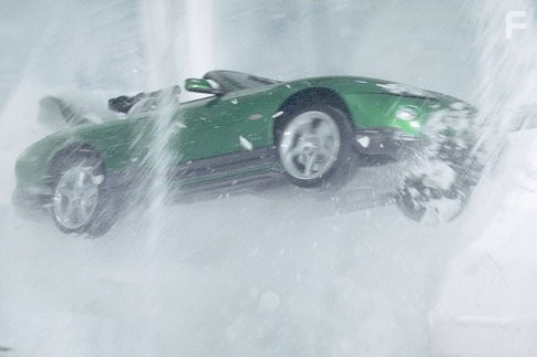 Zao's JAGUAR XKR breaks the ice.