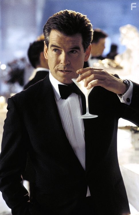 Pierce Brosnan in Умри, но не сейчас (2002)