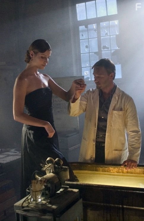 Thomas Kretschmann and Ivana Milicevic in Frankenstein (2004)