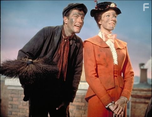 Julie Andrews and Dick Van Dyke in Мэри Поппинс (1964)