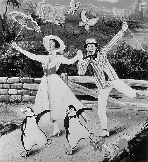 Julie Andrews and Dick Van Dyke in Мэри Поппинс (1964)