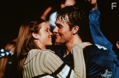 James Van Der Beek and Amy Smart in Студенческая команда (1999)