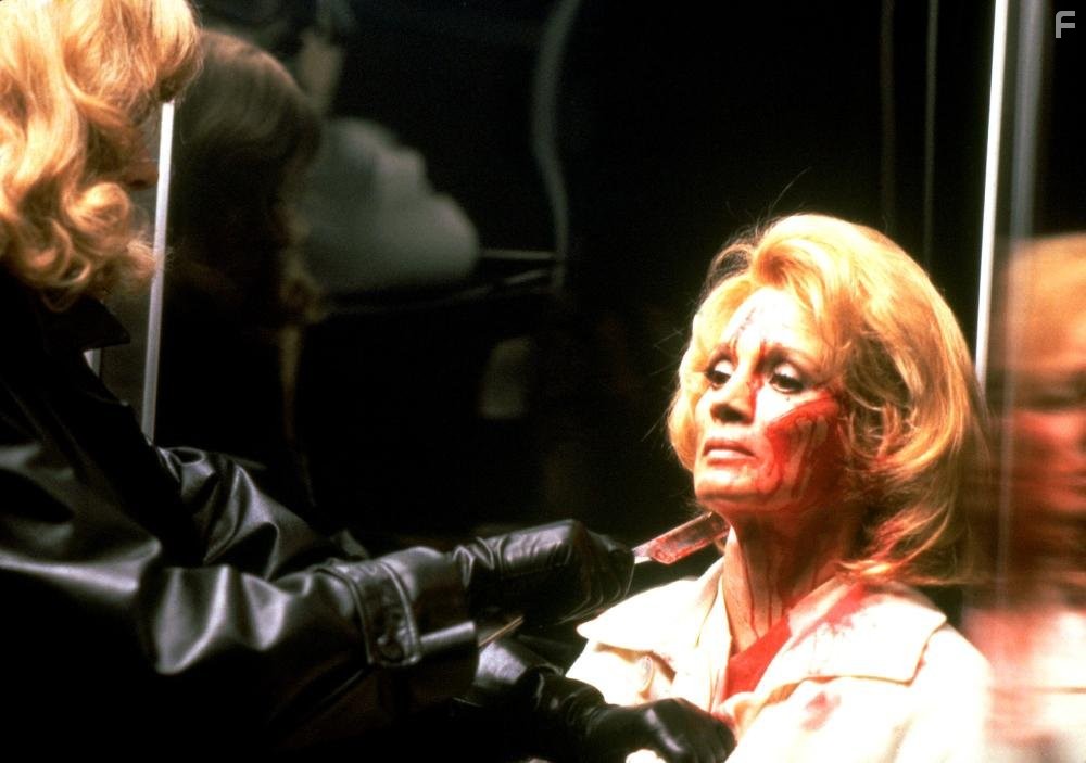 Angie Dickinson in Бритва (1980)