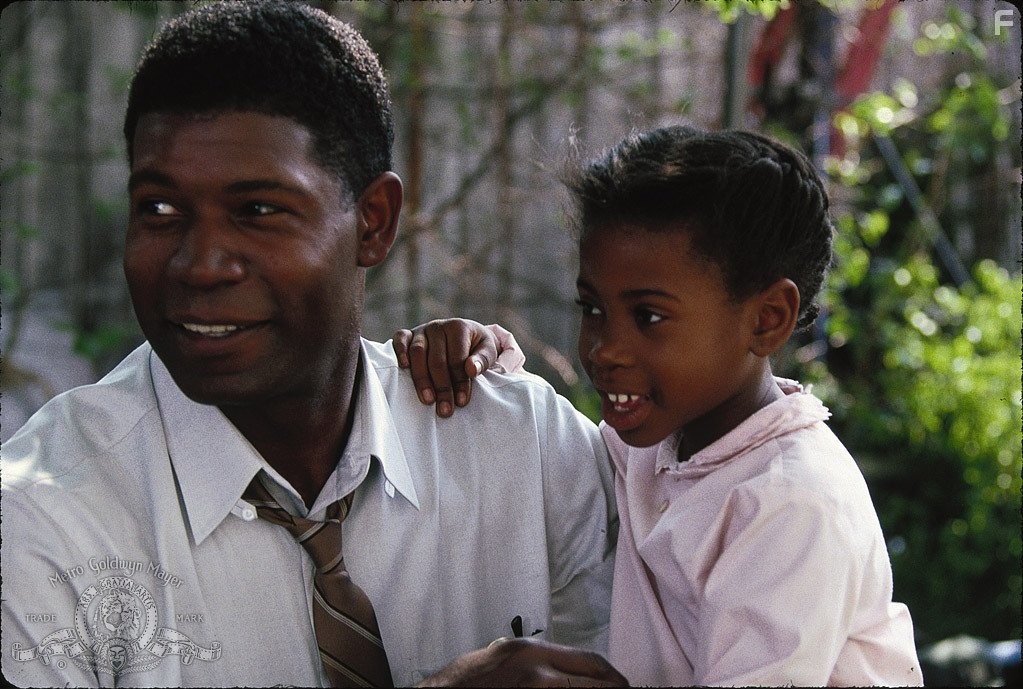 Dennis Haysbert and Stephanie McFadden in Поле любви (1992)