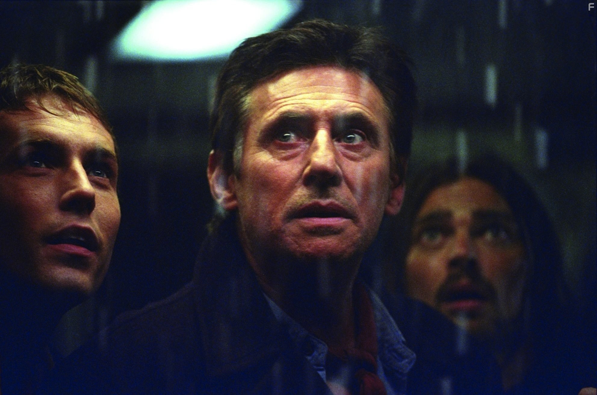 Gabriel Byrne, Desmond Harrington, and Karl Urban in Корабль-призрак (2002)