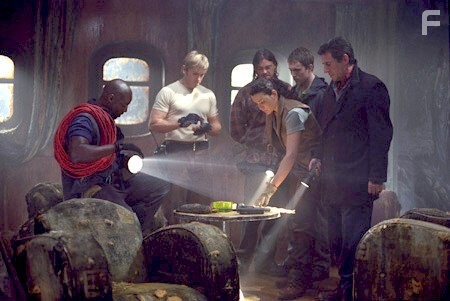 (L-R) ISAIAH WASHINGTON, RON ELDARD, KARL URBAN, DESMOND HARRINGTON, JULIANNA MARGULIES and GABRIEL BYRNE in Warner Bros. Pictures' and Village Roadshow Pictures' horror film "Ghost Ship."
