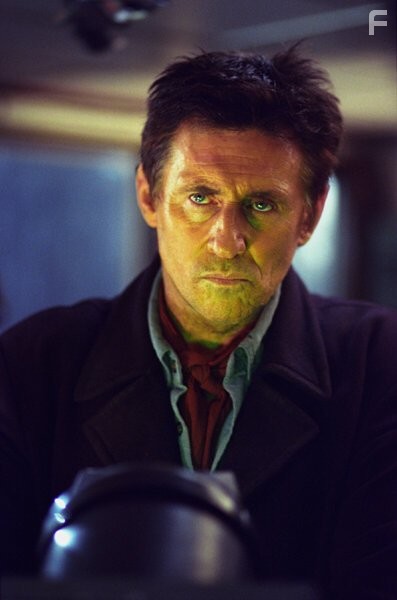 Gabriel Byrne in Корабль-призрак (2002)