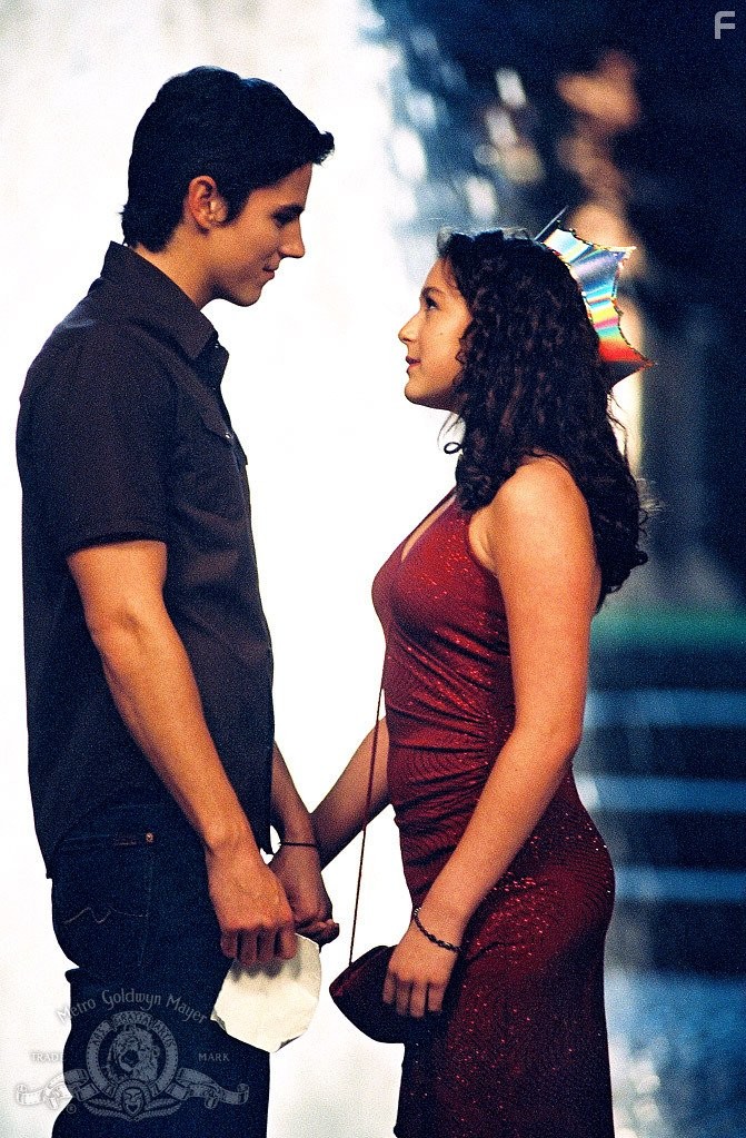 Sean Faris and Alexa PenaVega in Ночная тусовка (2004)
