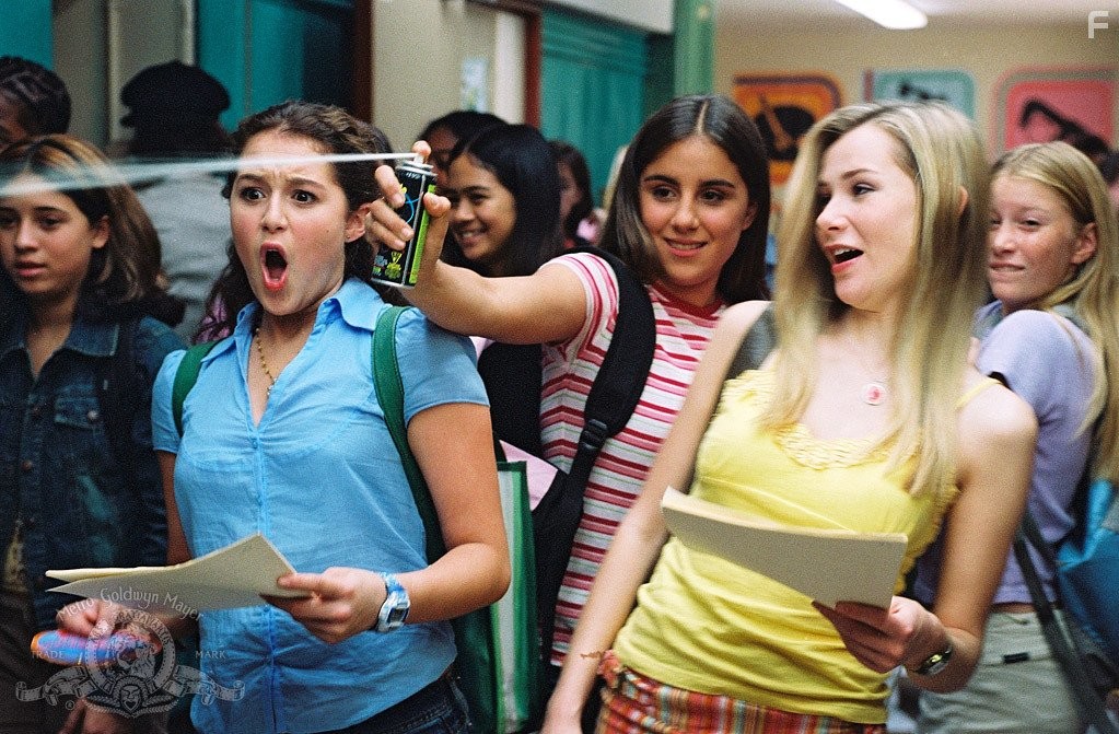 Mika Boorem and Alexa PenaVega in Ночная тусовка (2004)