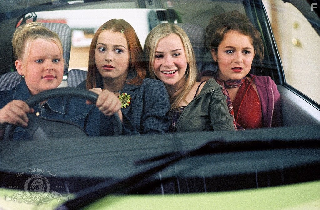 Mika Boorem, Scout Taylor-Compton, Alexa PenaVega, and Kallie Flynn Childress in Ночная тусовка (2004)