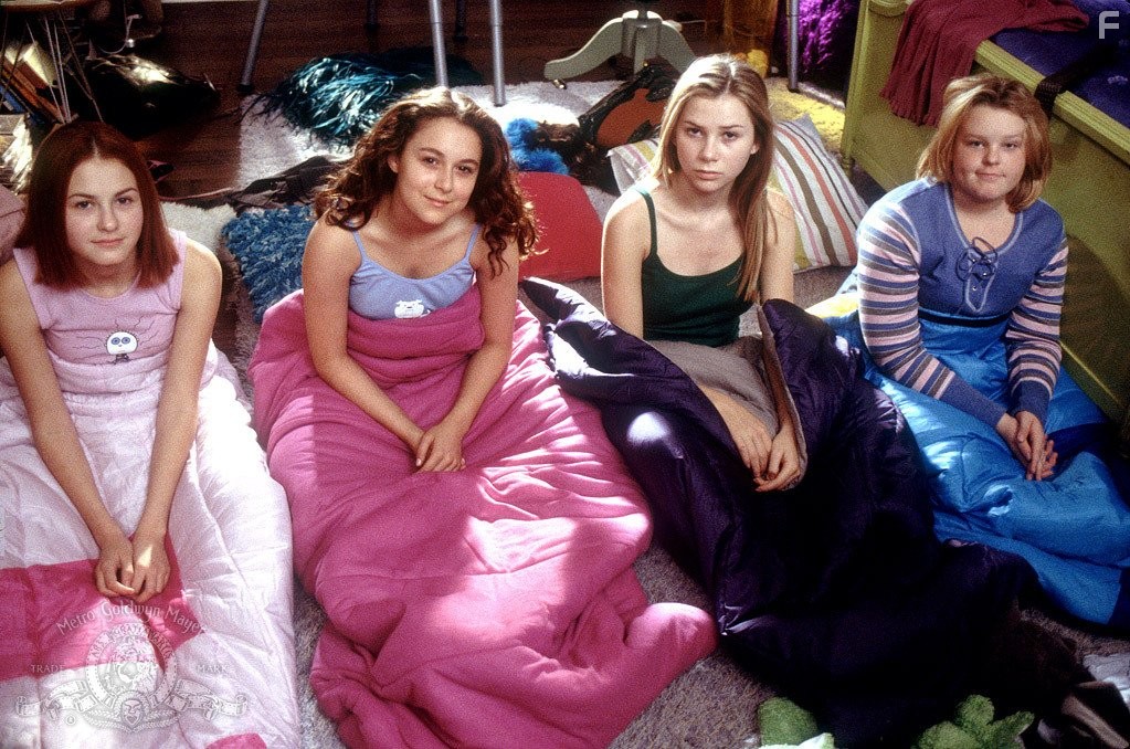 Mika Boorem, Scout Taylor-Compton, Alexa PenaVega, and Kallie Flynn Childress in Ночная тусовка (2004)